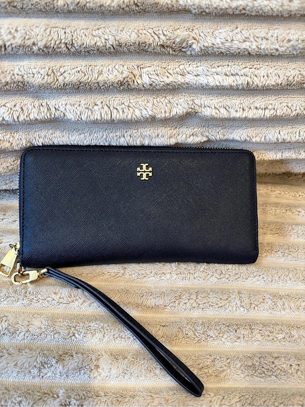 Tory Burch Robinson Zip Continental Wallet in Black